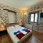 فيلة Galini نيكيتي
